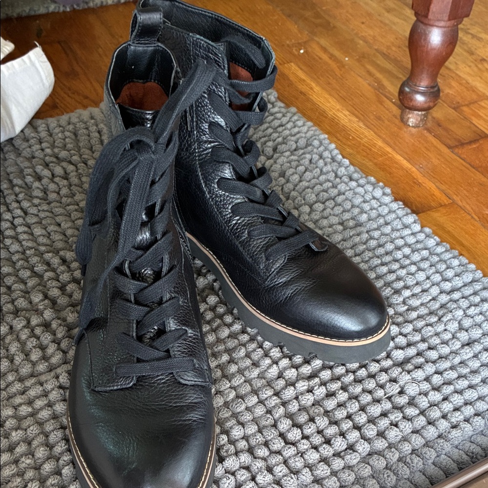 Vionic Black Soft Leather Lace-Up Women’s Boots with Lug Sole